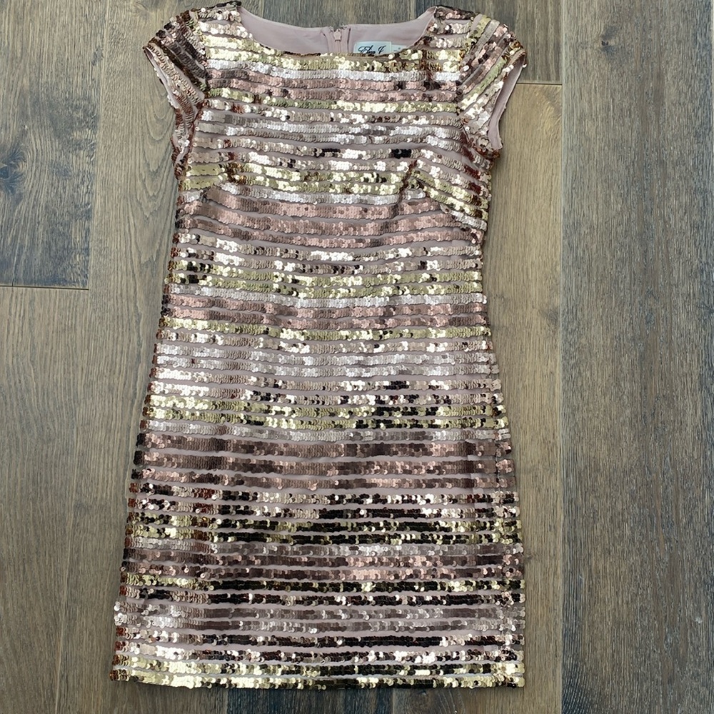 Gorgeous gold sequin cap sleeve mini dress- size 4 petite